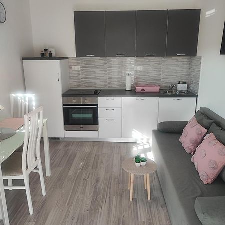 Apartment Mari Ostrvica Bagian luar foto