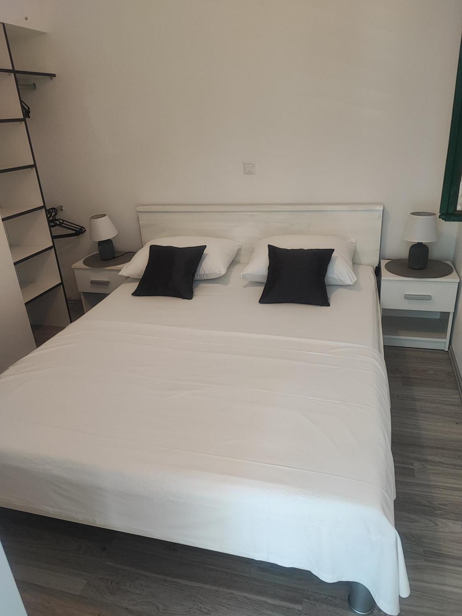 Apartment Mari Ostrvica Bagian luar foto
